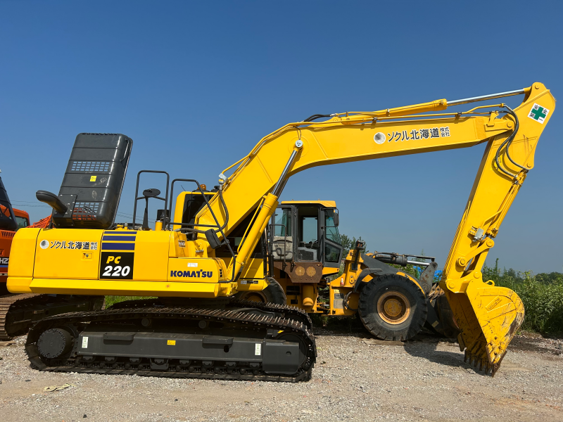 KOMATSU 220
